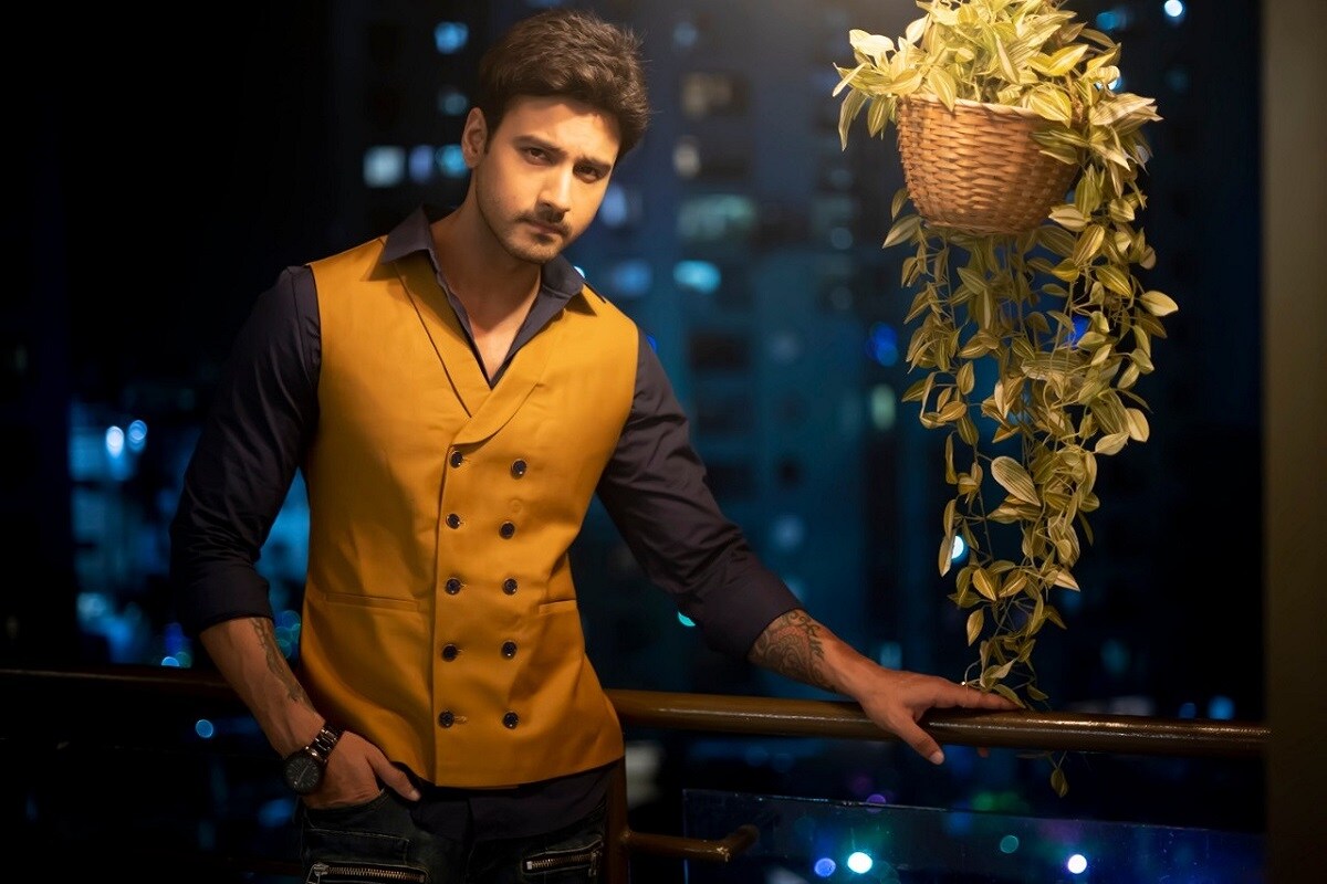 আলোর উৎসবে মেতেছে সকলে। এবছর সত্যিকারের আলোর উৎসব। বাজি পোড়ানো বারণ, তাই শুধু থাকছে আলোর রোশনাই। এই উৎসবে মেতেছেন অভিনেতা যশ দাশগুপ্ত ! আলোর উৎসবে মেতেছে সকলে। এবছর সত্যিকারের আলোর উৎসব। বাজি পোড়ানো বারণ, তাই শুধু থাকছে আলোর রোশনাই। এই উৎসবে মেতেছেন অভিনেতা যশ দাশগুপ্ত !