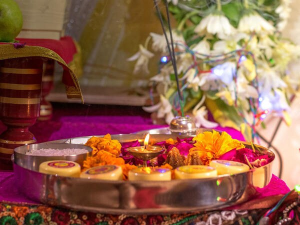 • বেশি আলো রয়েছে এরকম জায়গায় লোকের মাঝখানে থাকুন ৷ এক কোনে একা বসে পুজো দেখবেন না৷ এতে ঘুম পাবে ৷ • বেশি আলো রয়েছে এরকম জায়গায় লোকের মাঝখানে থাকুন ৷ এক কোনে একা বসে পুজো দেখবেন না৷ এতে ঘুম পাবে ৷