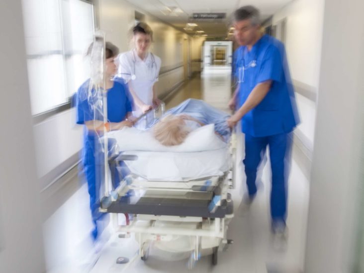 লাগাতার সিপিআর এবং extracorporeal membrane oxygenation (ECMO) মেশিনের তাঁর সাহায্যে হৃদযন্ত্র চালু করার চেষ্টা করেন চিকিৎসকেরা। কিন্তু লাভ হয়না, মাইকেলের হার্ট বন্ধই থাকে। তাঁকে মৃতই ধরে নেওয়া হয়। লাগাতার সিপিআর এবং extracorporeal membrane oxygenation (ECMO) মেশিনের তাঁর সাহায্যে হৃদযন্ত্র চালু করার চেষ্টা করেন চিকিৎসকেরা। কিন্তু লাভ হয়না, মাইকেলের হার্ট বন্ধই থাকে। তাঁকে মৃতই ধরে নেওয়া হয়।
