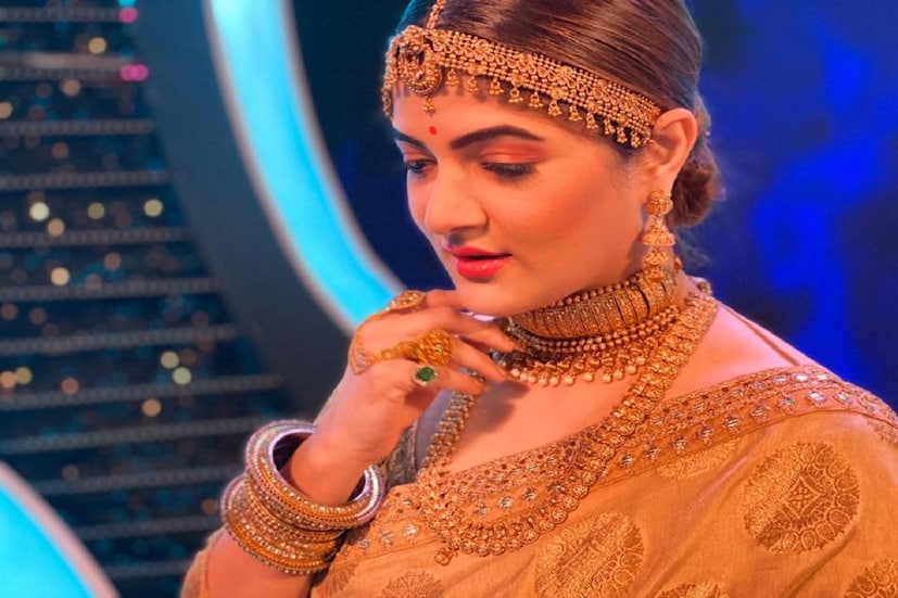 অভিযোগ শ্রাবন্তীর ব্যক্তিগত নম্বরে বার বার ফোন করতেন অভিযুক্ত ৷ অপরিচিত নম্বরের ফোন না তোলায়, তখন লাগাতার অশালীন, নোংরা ভাষায় মেসেজ পাঠাতে থাকেন অভিযুক্ত বাংলাদেশি যুবক ৷ চলতি বছরের গত ৮ সেপ্টেম্বর বাংলাদেশের হাইকমিশনারে অভিযোগ জমা দেন শ্রাবন্তী ৷ Photo Courtesy- Srabanti Chatterjee/ Facebook Account 