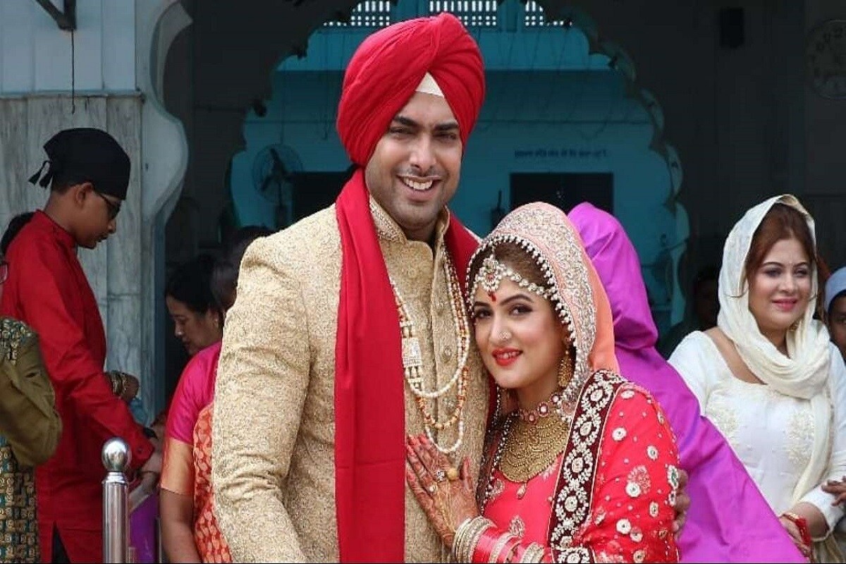 তা ঠিক কী বলেছিলেন শ্রাবন্তীর স্বামী রোশন, রোশনের কথা থেকেই সংসার ভাঙার গুঞ্জন দাবানলের মতো ছড়িয়ে পড়ল ৷ রটে গেল ফের সংসার ভাঙছে শ্রাবন্তীর ৷ এই নিয়ে তিনবার শ্রাবন্তীর জীবনে ঝড় ! তা ঠিক কী রটেছে? কীই বা ঘটেছে? তা ঠিক কী বলেছিলেন শ্রাবন্তীর স্বামী রোশন, রোশনের কথা থেকেই সংসার ভাঙার গুঞ্জন দাবানলের মতো ছড়িয়ে পড়ল ৷ রটে গেল ফের সংসার ভাঙছে শ্রাবন্তীর ৷ এই নিয়ে তিনবার শ্রাবন্তীর জীবনে ঝড় ! তা ঠিক কী রটেছে? কীই বা ঘটেছে?