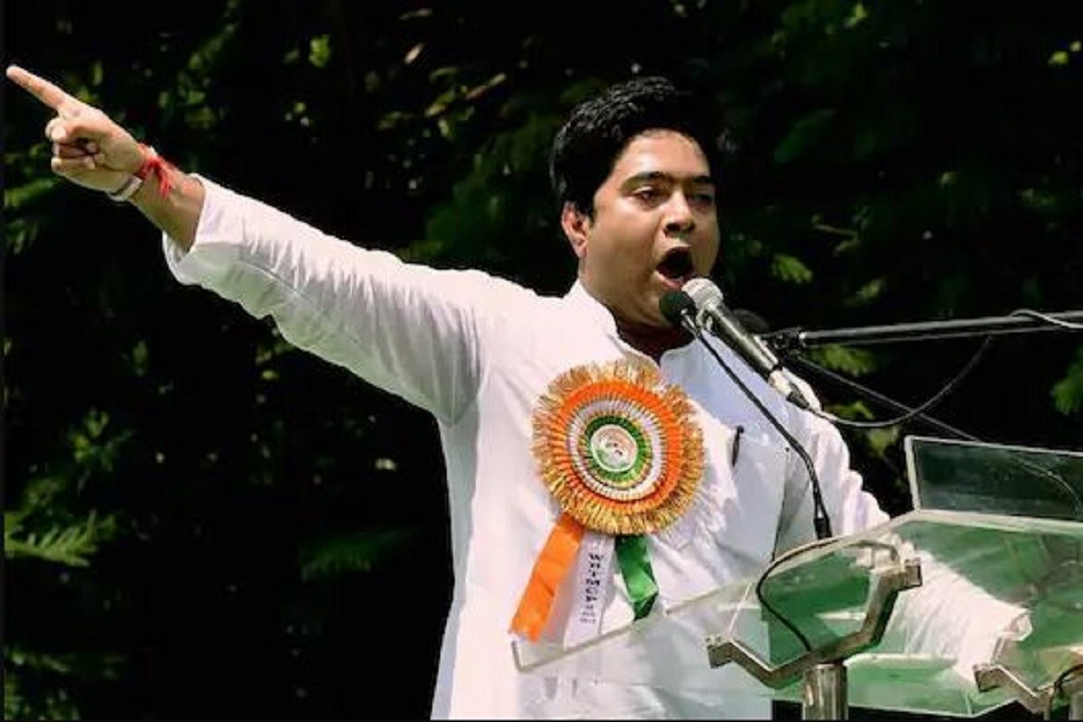 স্বামী বিবেকানন্দকে নিয়ে মিছিলের অধিকারই নেই বিজেপির। যুব দিবসে রাজপথে নেমে আক্রমণ শানালেন অভিষেক বন্দ্যোপাধ্যায়। তৃণমূল সাংসদের হুংকার, দিল্লির কাছে মাথা নোয়াবেন না মমতা বন্দ্যোপাধ্যায়। Photo-File স্বামী বিবেকানন্দকে নিয়ে মিছিলের অধিকারই নেই বিজেপির। যুব দিবসে রাজপথে নেমে আক্রমণ শানালেন অভিষেক বন্দ্যোপাধ্যায়। তৃণমূল সাংসদের হুংকার, দিল্লির কাছে মাথা নোয়াবেন না মমতা বন্দ্যোপাধ্যায়। Photo-File