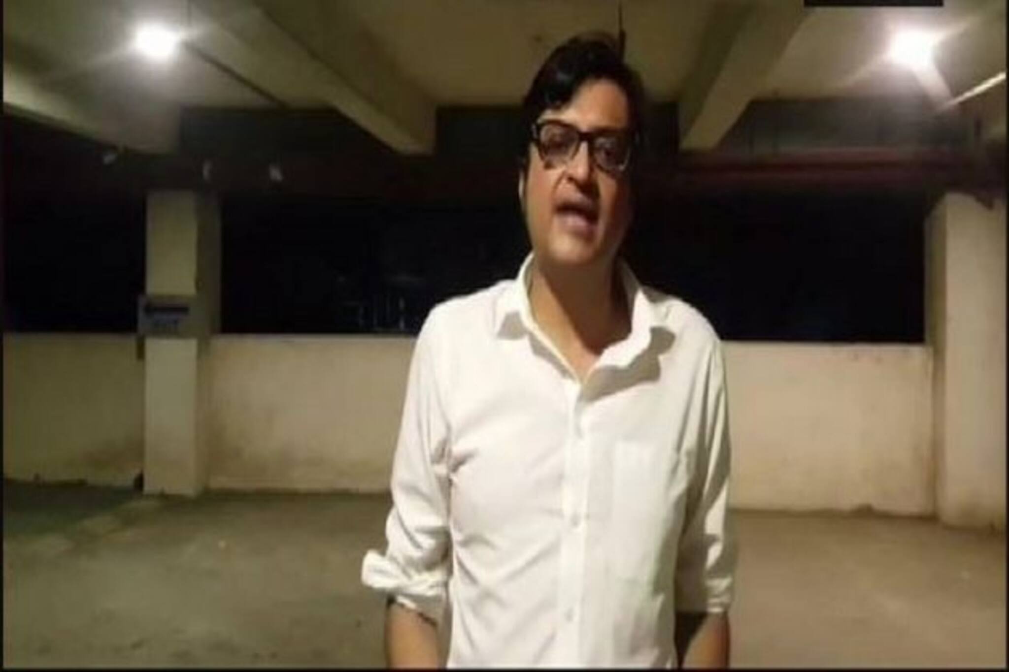 মুম্বই পুলিশের হাতে গ্রেফতার অর্ণব গোস্বামী, আত্মহত্যায় প্ররোচনার অভিযোগ