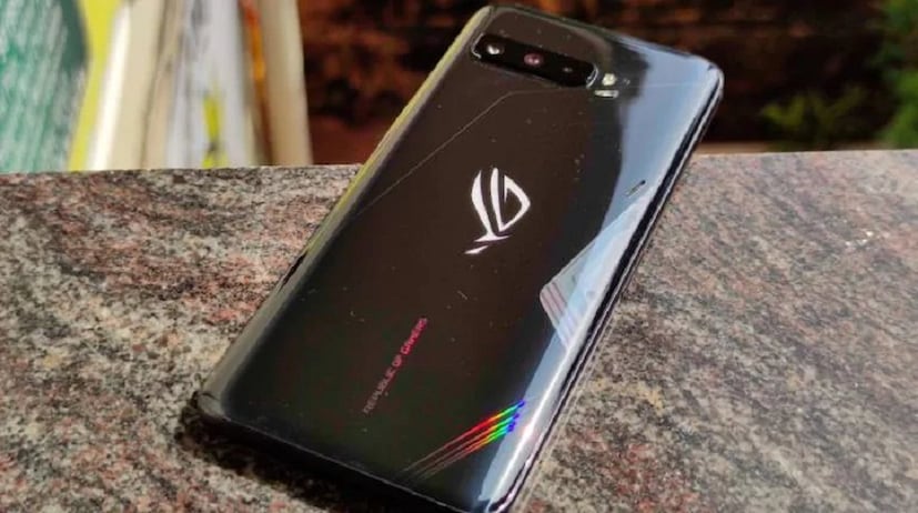 Asus ROG Phone 3 । ৮GB RAM + ১২৮GB স্টোরেজ অপশনে এই গেমিং স্মার্টফোনের দাম ৪৬,৯৯৯ টাকা। ফোনে থাকছে ৬.৫৯ ইঞ্চি ফুল HD+ AMOLED ডিসপ্লে। রয়েছে Snapdragon 865+ SoC। ফোনের 5G, 4G LTE, Wi-Fi 6 কানেকশনের পাশাপাশি থাকছে ডুয়াল USB টাইপ C পোর্ট। ব্যাটারি ব্যাকআপও মন্দ নয়। রয়েছে ৬০০০ mAh ব্যাটারি।