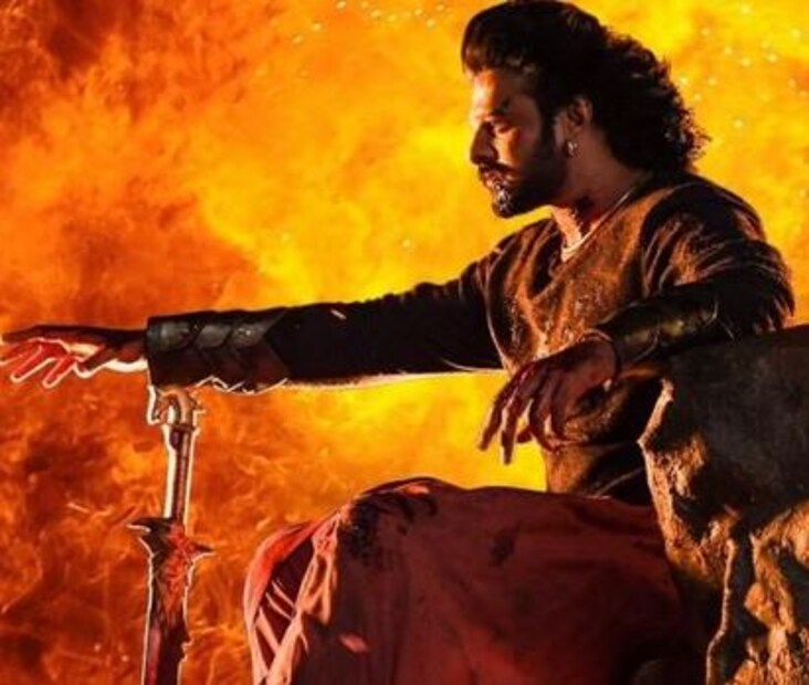 এই উত্তর পাওয়ার জন্য প্রায় ২ বছর অপেক্ষা করতে হয়েছিল দর্শকদের ৷ শেষমেশ মুক্তি পেয়েছিল বাহুবলি ২ ৷ সেই ছবিই পেয়েছিল রেকর্ড সাফল্য ৷ সেই সাফল্যকে সঙ্গে নিয়েই এবারের দীপাবলিতে ফের পর্দা কাঁপাতে আসছে বাহুবলি ! 
