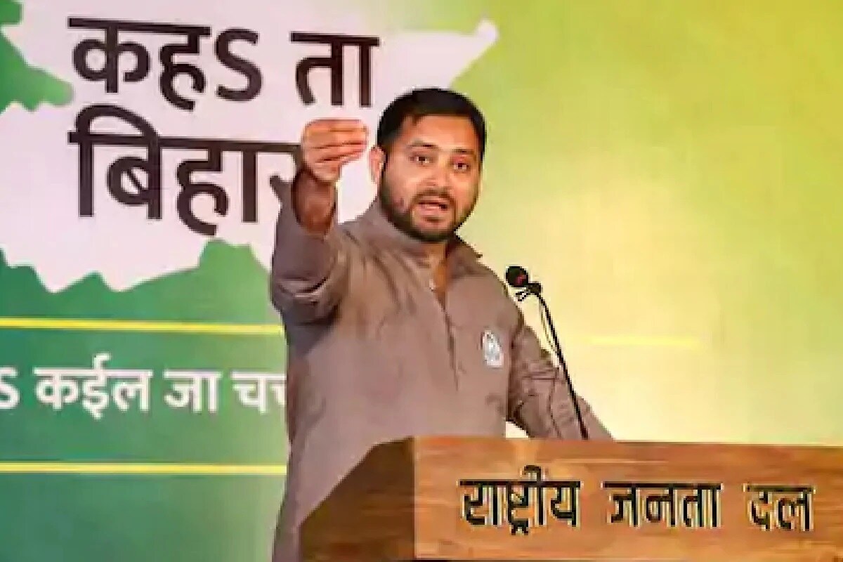 ক্রিকেটার হিসেবে ঝাড়খণ্ডের হয়ে একটি ফার্স্ট ক্লাস, দু'টি লিস্ট এ এবং চারটি টি টোয়েন্টি ম্যাচ খেলেন তেজস্বী৷ ২০০৯ এবং ২০১০ সালে এই সুযোগ পান তিনি৷ প্রথম শ্রেণির একমাত্র ম্যাচে দুই ইনিংস মিলিয়ে ২০ রান করেন লালু পুত্র৷ সর্বোচ্চ ১৯৷ ক্রিকেটার হিসেবে ঝাড়খণ্ডের হয়ে একটি ফার্স্ট ক্লাস, দু'টি লিস্ট এ এবং চারটি টি টোয়েন্টি ম্যাচ খেলেন তেজস্বী৷ ২০০৯ এবং ২০১০ সালে এই সুযোগ পান তিনি৷ প্রথম শ্রেণির একমাত্র ম্যাচে দুই ইনিংস মিলিয়ে ২০ রান করেন লালু পুত্র৷ সর্বোচ্চ ১৯৷