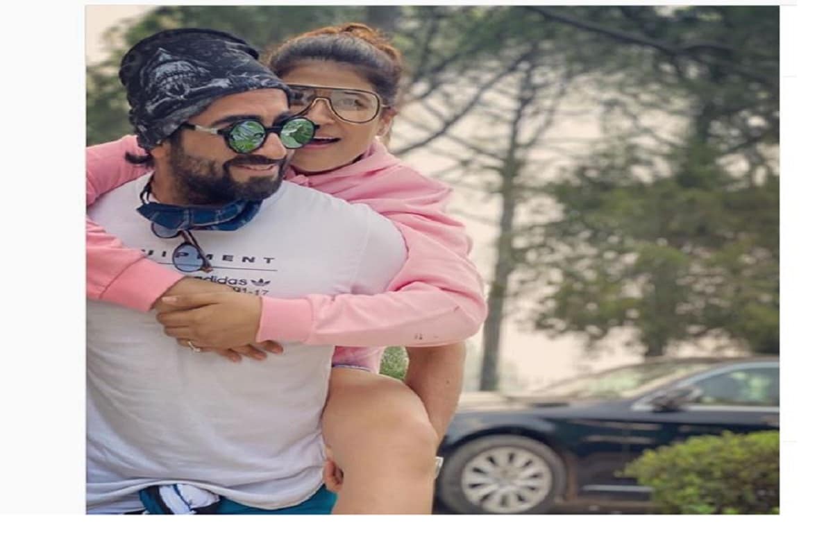 আয়ুষ্মান খুরানা ও তাহিরা কাশ্যপ। রিয়েল লাইফ কাপল। তাহিরাকে ভালোবেসে ২০০৮ সালে বিয়ে করেছিলেন আয়ুষ্মান। photo source Instagram আয়ুষ্মান খুরানা ও তাহিরা কাশ্যপ। রিয়েল লাইফ কাপল। তাহিরাকে ভালোবেসে ২০০৮ সালে বিয়ে করেছিলেন আয়ুষ্মান। photo source Instagram