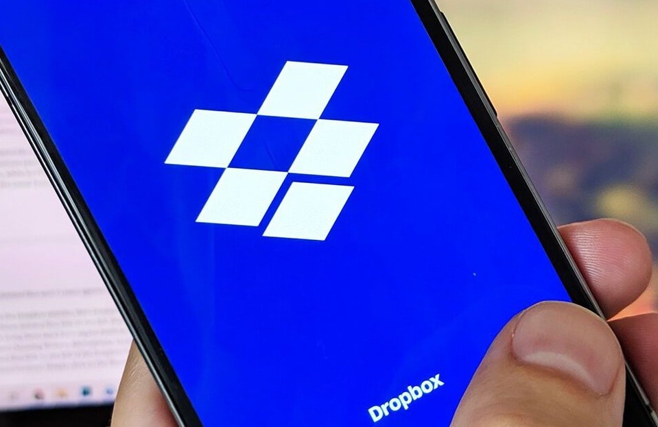 Dropbox: প্রথমে অ্যাকাউন্ট ক্রিয়েট করলে থাকবে ২GB পর্যন্ত ফ্রি স্পেস। যদি বছরের হিসেবে বিল করা হয়, তা হলে প্রতি মাসে ১১.৯৯ ডলারে বা ৯.৯৯ ডলারে ২ TB পর্যন্ত স্পেস পাওয়া যায়। অন্য দিকে, ছয় জন ব্যবহারকারীর সঙ্গে শেয়ার করে যদি ২ TB স্পেস নিতে তা হলে বছরের বিলের হিসেবে প্রতি মাসে ১৯.৯৯ ডলার বা ১৬.৯৯ ডলার পর্যন্ত পড়তে পারে। এ ক্ষেত্রে ফুল টেক্সট সার্চ, মোবাইল অফলাইন ফোল্ডারস, রিমোট ডিভাইজ ওয়াইপসহ একাধিক ফিচারের সুবিধাও পাওয়া যাবে। Dropbox: প্রথমে অ্যাকাউন্ট ক্রিয়েট করলে থাকবে ২GB পর্যন্ত ফ্রি স্পেস। যদি বছরের হিসেবে বিল করা হয়, তা হলে প্রতি মাসে ১১.৯৯ ডলারে বা ৯.৯৯ ডলারে ২ TB পর্যন্ত স্পেস পাওয়া যায়। অন্য দিকে, ছয় জন ব্যবহারকারীর সঙ্গে শেয়ার করে যদি ২ TB স্পেস নিতে তা হলে বছরের বিলের হিসেবে প্রতি মাসে ১৯.৯৯ ডলার বা ১৬.৯৯ ডলার পর্যন্ত পড়তে পারে। এ ক্ষেত্রে ফুল টেক্সট সার্চ, মোবাইল অফলাইন ফোল্ডারস, রিমোট ডিভাইজ ওয়াইপসহ একাধিক ফিচারের সুবিধাও পাওয়া যাবে।
