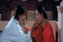 করবা চৌথ মানেই রাজ-সিমরন অথবা রাহুল-অঞ্জলি, সুপারহিট সংলাপ জাগিয়ে তোলে চেতনা