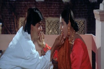 করবা চৌথ মানেই রাজ-সিমরন অথবা রাহুল-অঞ্জলি, সুপারহিট সংলাপ জাগিয়ে তোলে চেতনা করবা চৌথ মানেই রাজ-সিমরন অথবা রাহুল-অঞ্জলি, সুপারহিট সংলাপ জাগিয়ে তোলে চেতনা