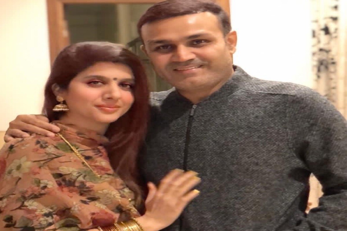 বীরেন্দ্র শেহওয়াগ তাঁর স্ত্রী আরতি সেহওয়াগকে করবা চৌথের শুভেচ্ছা জানিয়েছেন ৷ ছবি সৌজন্যে ট্যুইটার ৷ বীরেন্দ্র শেহওয়াগ তাঁর স্ত্রী আরতি সেহওয়াগকে করবা চৌথের শুভেচ্ছা জানিয়েছেন ৷ ছবি সৌজন্যে ট্যুইটার ৷