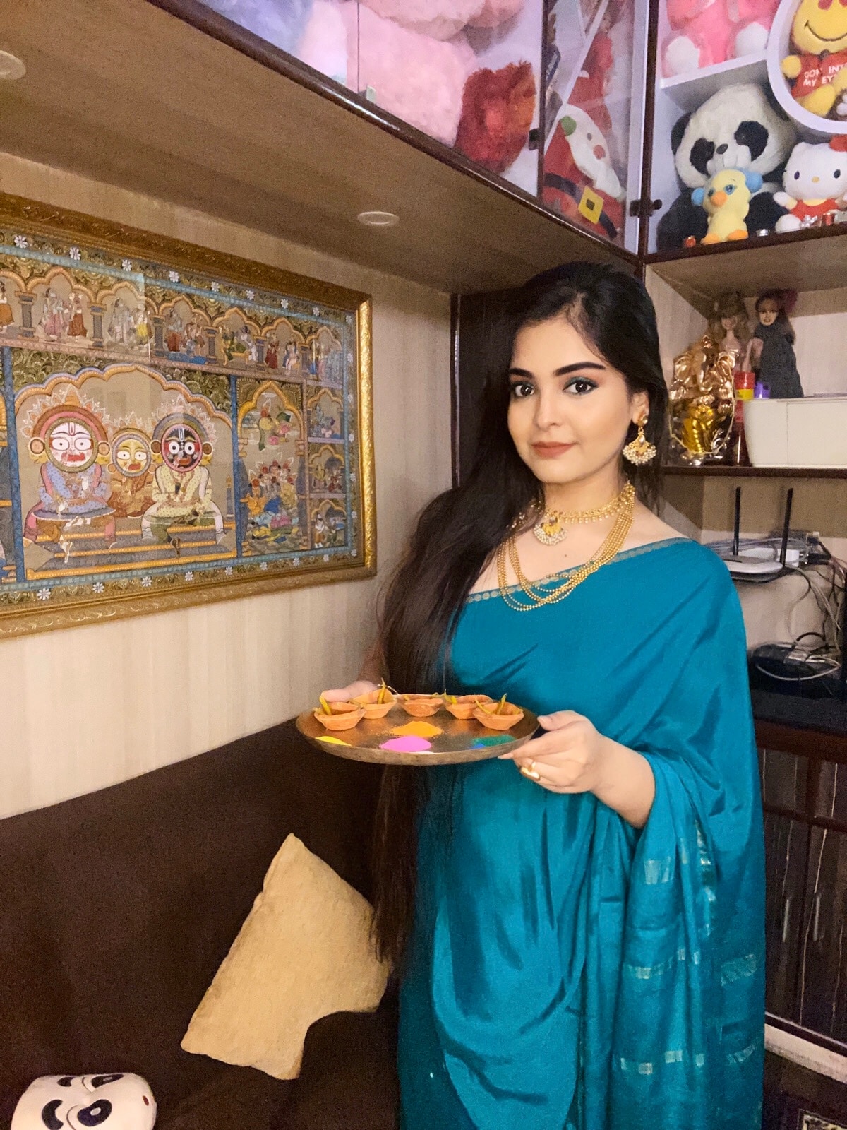 ক্ষতি হয়েছে, হচ্ছে এবং হবেও। এ হচ্ছে এমন বিষ যা ধীরে ধীরে গ্রাস করে সবকিছু। শুধু বাজি নয়, আসলে বাজি থেকে শুরু করে কৃত্রিম রং দিয়ে তৈরি রঙ্গোলি- অনেক কিছুই পরিবেশের পক্ষে ক্ষতিকর! তা হলে রং, আলো সব কিছুই কি বাদ দিয়ে দেবেন? কখনই নয়, সব থাকবে। শুধু এমন ভাবে দীপাবলির রোশনাই হবে যাতে পরিবেশের কোনও ক্ষতি না হয়। Photo: Shinjini Dutta ক্ষতি হয়েছে, হচ্ছে এবং হবেও। এ হচ্ছে এমন বিষ যা ধীরে ধীরে গ্রাস করে সবকিছু। শুধু বাজি নয়, আসলে বাজি থেকে শুরু করে কৃত্রিম রং দিয়ে তৈরি রঙ্গোলি- অনেক কিছুই পরিবেশের পক্ষে ক্ষতিকর! তা হলে রং, আলো সব কিছুই কি বাদ দিয়ে দেবেন? কখনই নয়, সব থাকবে। শুধু এমন ভাবে দীপাবলির রোশনাই হবে যাতে পরিবেশের কোনও ক্ষতি না হয়। Photo: Shinjini Dutta