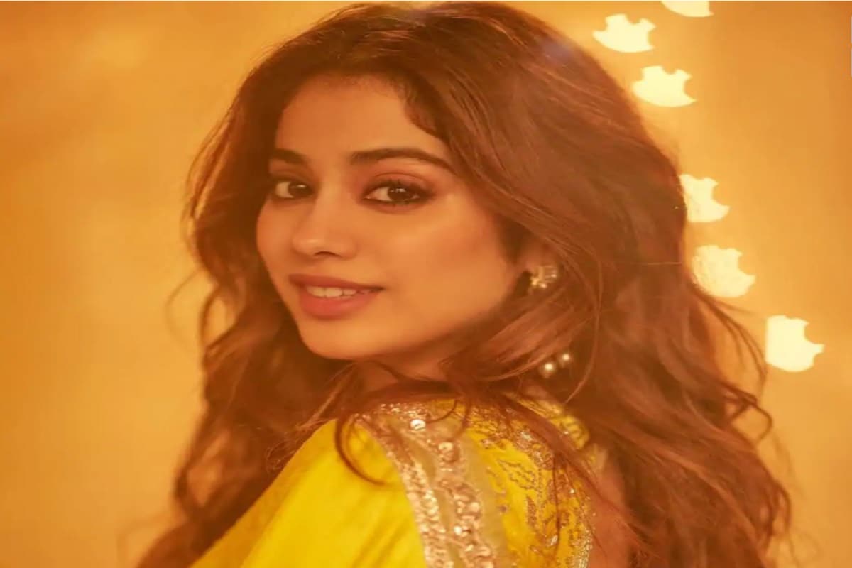 দীপাবলির বাজার কাঁপিয়েছেন জাহ্নবী হলুদ শাড়িতে ৷ নিজের মেকাপ ও সাজসজ্জায় অপরূপা জাহ্নবী ৷ সংগৃহীত ছবি ৷ দীপাবলির বাজার কাঁপিয়েছেন জাহ্নবী হলুদ শাড়িতে ৷ নিজের মেকাপ ও সাজসজ্জায় অপরূপা জাহ্নবী ৷ সংগৃহীত ছবি ৷