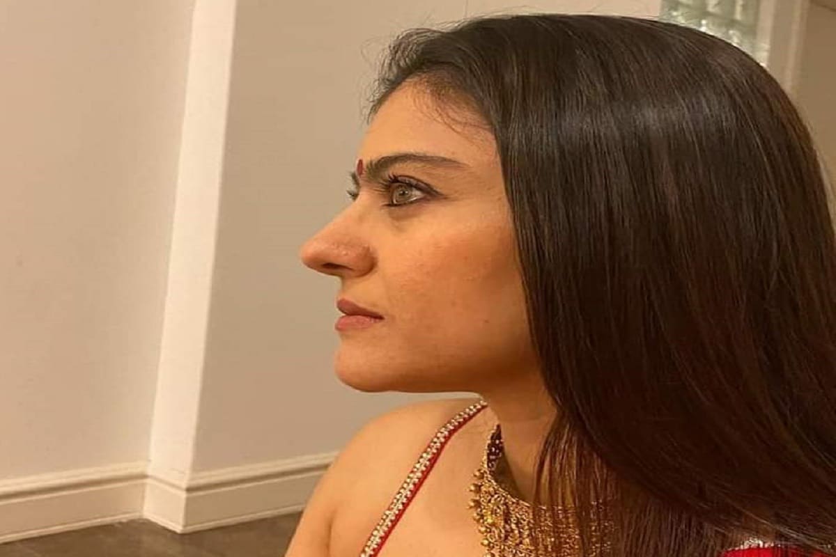 এই তালিকায় একদম প্রথম সারিতে বলিউডের সিমরন ওরফে কাজল ৷ লাল শাড়ি, লাল টিপ, হাতে চুড়ি। কাজলের করবা চৌথে লুক সকলকে মুগ্ধ করেছে। ছবি সৌজন্যে ইনস্টাগ্রাম ৷ এই তালিকায় একদম প্রথম সারিতে বলিউডের সিমরন ওরফে কাজল ৷ লাল শাড়ি, লাল টিপ, হাতে চুড়ি। কাজলের করবা চৌথে লুক সকলকে মুগ্ধ করেছে। ছবি সৌজন্যে ইনস্টাগ্রাম ৷