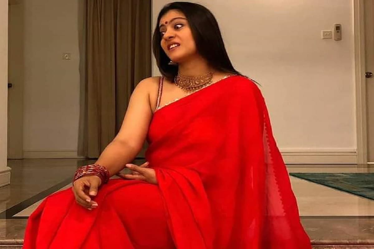 নুডল স্ট্র্যাপ ব্লাউজ, মডার্ন টাচ যোগ করেছে লুকে। ব্লাউজে রয়েছে সিকুয়েন্সের কাজ। ছবি সৌজন্যে ইনস্টাগ্রাম ৷ নুডল স্ট্র্যাপ ব্লাউজ, মডার্ন টাচ যোগ করেছে লুকে। ব্লাউজে রয়েছে সিকুয়েন্সের কাজ। ছবি সৌজন্যে ইনস্টাগ্রাম ৷