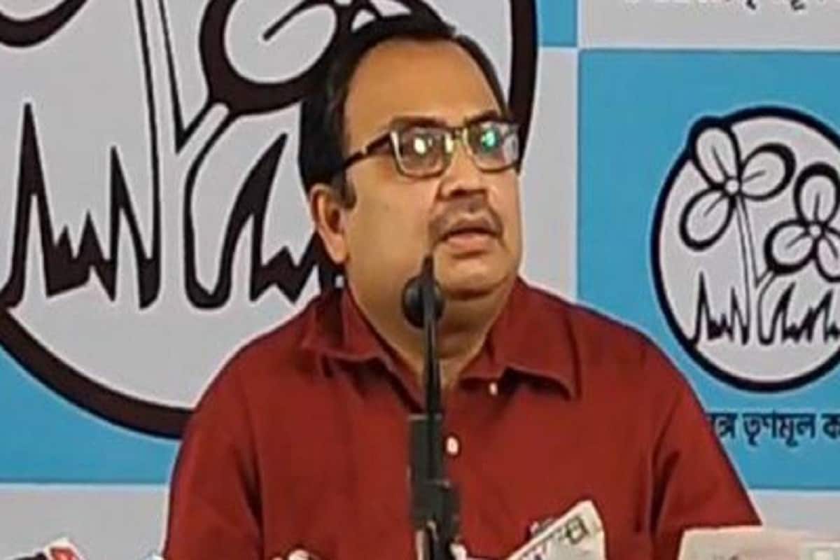 তৃণমূলের মুখপাত্র কুণাল ঘোষ এর তীব্র প্রতিবাদ করে বলেন, 'অত্যন্ত আপত্তিকর কথা ৷ সম্প্রতি স্বরাষ্ট্রদফতরের রাষ্ট্রমন্ত্রী পার্লামেন্টে বিবৃতি দিয়ে বলেছে কতগুলো রাজ্যে জঙ্গি, আইএস রয়েছে ৷ সেখানে তো বিজেপি শাসিত রাজ্যগুলির নামও রয়েছে ৷ এসব আসলে বাধ্য হয়ে বলছেন দিলীপবাবু। নব্য বিজেপিদের সঙ্গে দিলীপবাবুর দ্বন্দ্ব। যে যত খারাপ কথা বলবে সে তত বড় বিজেপি নেতা ৷ ' তৃণমূলের মুখপাত্র কুণাল ঘোষ এর তীব্র প্রতিবাদ করে বলেন, 'অত্যন্ত আপত্তিকর কথা ৷ সম্প্রতি স্বরাষ্ট্রদফতরের রাষ্ট্রমন্ত্রী পার্লামেন্টে বিবৃতি দিয়ে বলেছে কতগুলো রাজ্যে জঙ্গি, আইএস রয়েছে ৷ সেখানে তো বিজেপি শাসিত রাজ্যগুলির নামও রয়েছে ৷ এসব আসলে বাধ্য হয়ে বলছেন দিলীপবাবু। নব্য বিজেপিদের সঙ্গে দিলীপবাবুর দ্বন্দ্ব। যে যত খারাপ কথা বলবে সে তত বড় বিজেপি নেতা ৷ '
