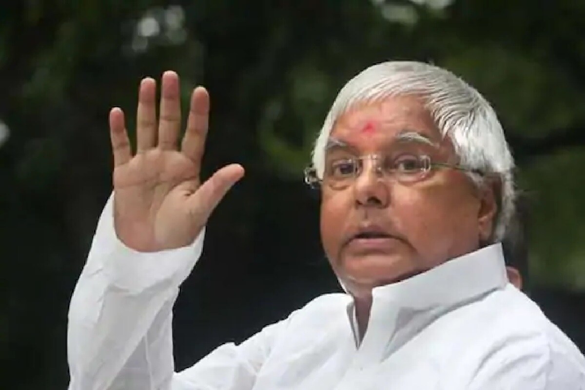 রাঁচির হাসপাতালে লালুপ্রসাদের দায়িত্বপ্রাপ্ত চিকিৎসক জানিয়েছেন, গত কয়েকদিন ধরেই প্রবল উদ্বেগে রয়েছেন লালুপ্রসাদ৷ সেই কারণেই তাঁর ব্লাড সুগার ও ক্রিয়েটিনিন লেভেল বেড়েছে বলে মনে করা হচ্ছে৷ বিহার নির্বাচনের ফলাফল কী হবে, সম্ভবত তা নিয়ে প্রবল উদ্বেগে ছিলেন হাসপাতালে ভর্তি লালু৷ Photo-File রাঁচির হাসপাতালে লালুপ্রসাদের দায়িত্বপ্রাপ্ত চিকিৎসক জানিয়েছেন, গত কয়েকদিন ধরেই প্রবল উদ্বেগে রয়েছেন লালুপ্রসাদ৷ সেই কারণেই তাঁর ব্লাড সুগার ও ক্রিয়েটিনিন লেভেল বেড়েছে বলে মনে করা হচ্ছে৷ বিহার নির্বাচনের ফলাফল কী হবে, সম্ভবত তা নিয়ে প্রবল উদ্বেগে ছিলেন হাসপাতালে ভর্তি লালু৷ Photo-File