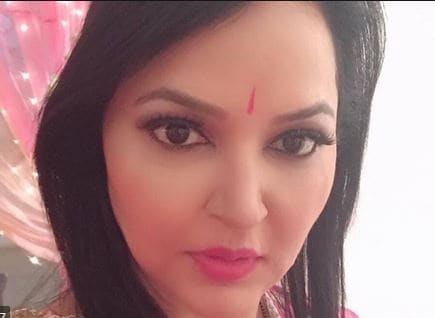 প্রায় দেড় বছর ধরে কিডনির সমস্যায় ভুগছিলেন লীনা ৷ লীনাকে সুস্থ করার জন্য তাঁর মা একটি কিডনি-ও দান করেন মেয়ে লীনাকে ৷ তবে শেষরক্ষা হলো না ৷ কিডনি কাজ না করার কারণেই মারা গেলেন অভিনেত্রী ৷ প্রায় দেড় বছর ধরে কিডনির সমস্যায় ভুগছিলেন লীনা ৷ লীনাকে সুস্থ করার জন্য তাঁর মা একটি কিডনি-ও দান করেন মেয়ে লীনাকে ৷ তবে শেষরক্ষা হলো না ৷ কিডনি কাজ না করার কারণেই মারা গেলেন অভিনেত্রী ৷