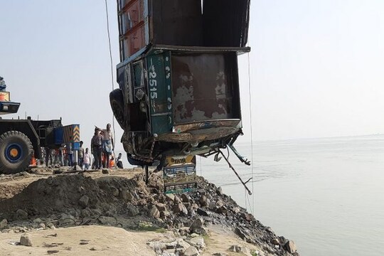 মালদহে চলছে তল্লাশি।