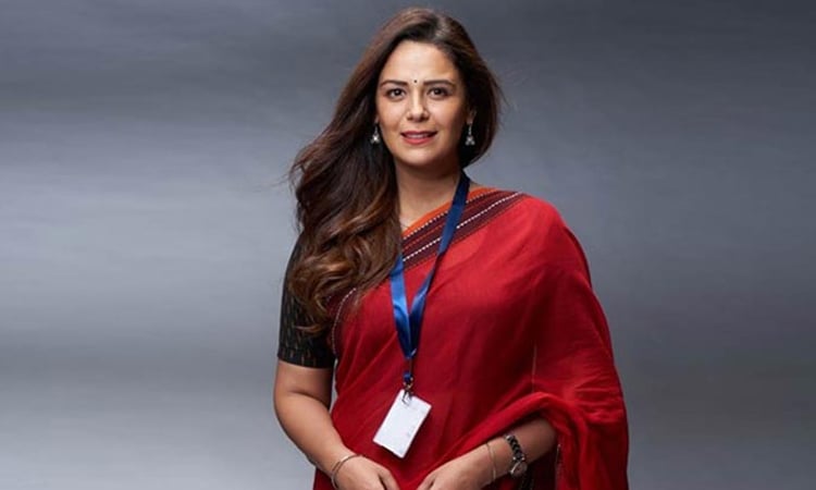 মোনা সম্প্রতি এক সংবাদমাধ্যমকে সাক্ষাৎকার দিতে গিয়ে জানিয়েছেন, ‘পাঁচ বছর আগেই আমার ডিম্বাণু ফ্রোজেন করে রেখেছি ৷ আর পুরোটাই আমার ও আমার স্বামীর সিদ্ধান্ত ৷ বরকে পাশে নিয়ে পৃথিবী দেখতে চাই ৷ তারপর ফ্যামিলি প্ল্যানিং করব ৷ লাইফটাকে উপভোগ করেই সন্তানকে পৃথিবীতে আনতে চাই ৷’ মোনা সম্প্রতি এক সংবাদমাধ্যমকে সাক্ষাৎকার দিতে গিয়ে জানিয়েছেন, ‘পাঁচ বছর আগেই আমার ডিম্বাণু ফ্রোজেন করে রেখেছি ৷ আর পুরোটাই আমার ও আমার স্বামীর সিদ্ধান্ত ৷ বরকে পাশে নিয়ে পৃথিবী দেখতে চাই ৷ তারপর ফ্যামিলি প্ল্যানিং করব ৷ লাইফটাকে উপভোগ করেই সন্তানকে পৃথিবীতে আনতে চাই ৷’