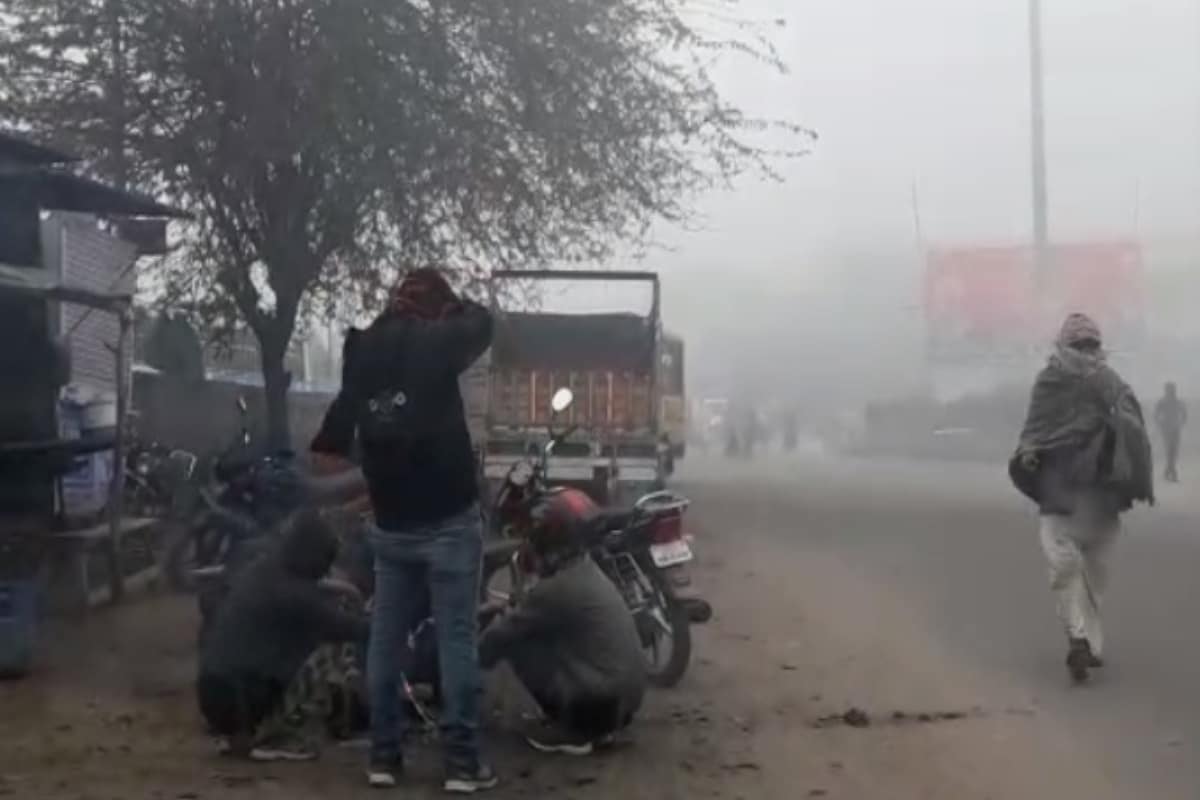 দোসা জেলার বিভিন্ন এলাকা ঘন কুয়াশায় আচ্ছাদিত হয়েছে ৷ ঘন কুয়াশার কারণে ট্রেনের সময় সূচি পরিবর্তিত হয়েছে ৷ ট্রেনে করে যাতায়াত করা শুরু হয়েছে ৷ দোসা জেলার বিভিন্ন এলাকা ঘন কুয়াশায় আচ্ছাদিত হয়েছে ৷ ঘন কুয়াশার কারণে ট্রেনের সময় সূচি পরিবর্তিত হয়েছে ৷ ট্রেনে করে যাতায়াত করা শুরু হয়েছে ৷