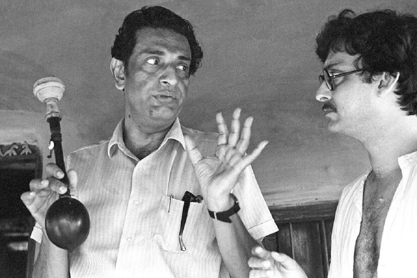 শুধু তো চলচ্চিত্র আর সাহিত্যের গণ্ডিতে আটকে থাকেননি তিনি! সত্যজিতের ক্যালিগ্রাফির কাজ। তাঁর আঁকা, ছবি, প্রচ্ছদ। চমকে দিয়েছে আন্তর্জাতিক মহলের তাবড় রসিক ও সমালোচকদের। রবীন্দ্র পরবর্তী যুগের সেরা বাঙালি প্রতিভা যে তিনিই সে বিষয়ে বোধহয় সন্দেহের অবকাশ নেই কোনও। অস্কার, বার্লিনের ভল্লুক, ভেনিসের সিংহ দিয়ে যার হদিশ মেলে না। তাঁকে ছোঁয়ার মতো দীর্ঘ মানুষ এই মুহূর্তে সারা পৃথিবীতে আছে কিনা সন্দেহ! 