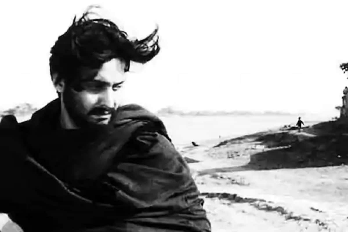শুধু সত্যজিৎ নন, তপন সিনহার প্রিয় অভিনেতা ছিলেন সৌমিত্র চট্টোপাধ্যায়।শুধু সত্যজিৎ নন, তপন সিনহা তরুণ মজুমদারদেরও প্রিয় অভিনেতা ছিলেন সৌমিত্র চট্টোপাধ্যায়। পরিচালকদের সঙ্গে সম্পর্কের সেই রসায়ন শেষদিন পর্যন্ত বজায় ছিল। ক্ষুধিত পাষাণ, ঝিন্দের বন্দি, বসন্ত বিলাপ, জয়বাবা ফেলুনাথ, গণশত্রু, চারুলতা, আকাশকুসুমের মতো ছবিতে তাঁকে পেয়েছে বাঙালি। শুধু সত্যজিৎ নন, তপন সিনহার প্রিয় অভিনেতা ছিলেন সৌমিত্র চট্টোপাধ্যায়।শুধু সত্যজিৎ নন, তপন সিনহা তরুণ মজুমদারদেরও প্রিয় অভিনেতা ছিলেন সৌমিত্র চট্টোপাধ্যায়। পরিচালকদের সঙ্গে সম্পর্কের সেই রসায়ন শেষদিন পর্যন্ত বজায় ছিল। ক্ষুধিত পাষাণ, ঝিন্দের বন্দি, বসন্ত বিলাপ, জয়বাবা ফেলুনাথ, গণশত্রু, চারুলতা, আকাশকুসুমের মতো ছবিতে তাঁকে পেয়েছে বাঙালি।