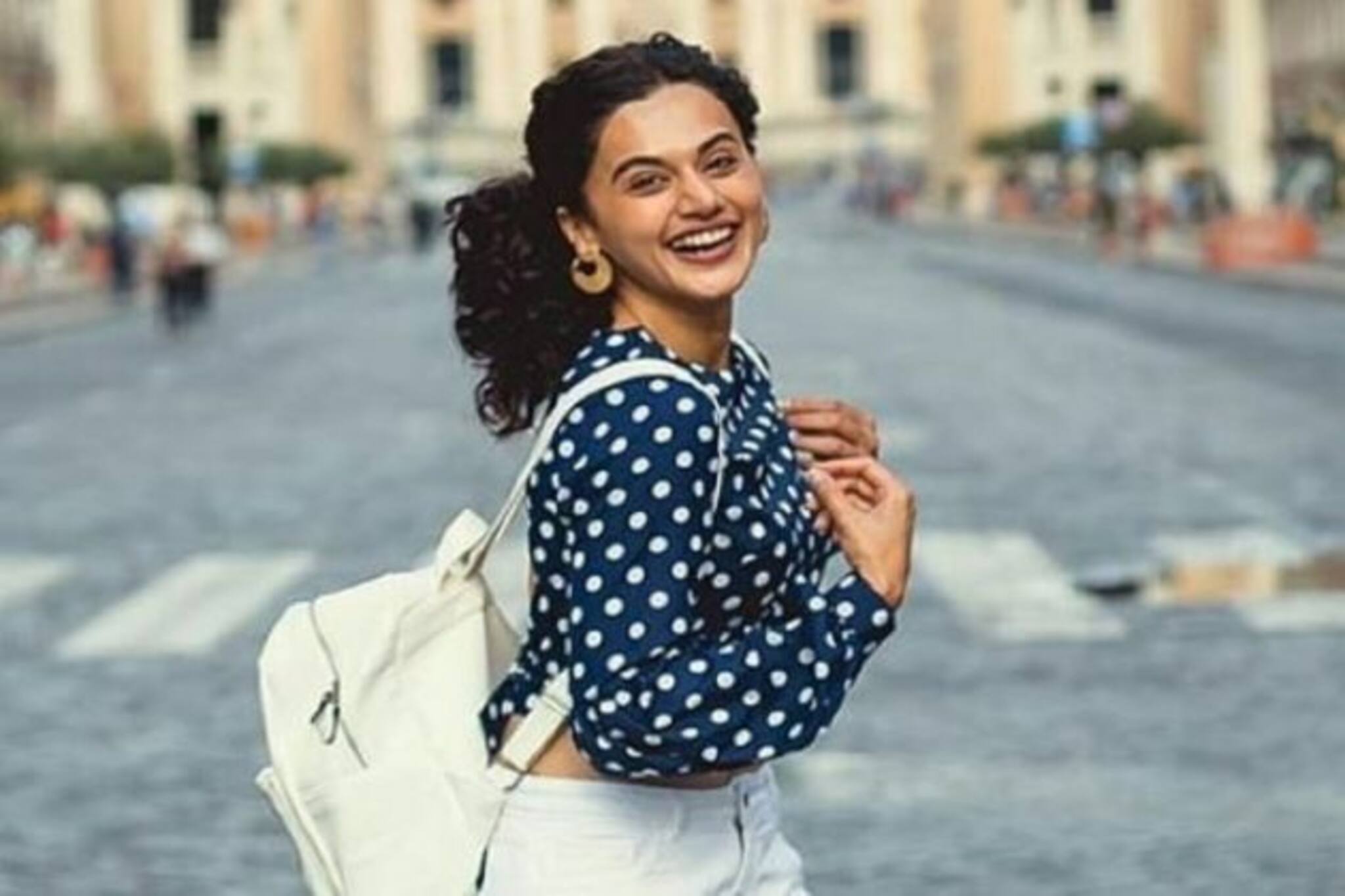 ‘ফালতু হিরোইন’, অশ্লীল মেসেজের প্রতিবাদ করতেই তাপসীকে একহাত নিল নেটিজেন !