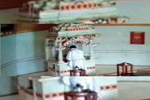মন্দিরে পুজো করতে করতেই ঢলে পড়লেন মৃত্যুর কোলে,CCTV ফুটেজে বন্দি শেষ সময়ের ছবি