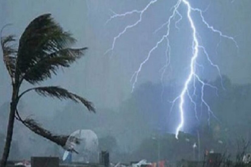 *'নিভার' যে ব্যাপক তাণ্ডব চালাবে, তা একপ্রকার নিশ্চিত। ফলে চেন্নাই বিমানবন্দর-সহ বন্ধ করা হল শহরের গুরুত্বপূর্ণ রাস্তা ইতিমধ্যেই বন্ধ করে দেওয়ার বিষয়ে জানান হয়েছে সতর্কতামূলক পদক্ষেপ হিসেবে। মেরিনা বিচ, কাসিমেদু বন্দর, বেসান্তনগর বিচ-সহ একাধিক রাস্তা বন্ধ থাকবে। সংগৃহীত ছবি। 