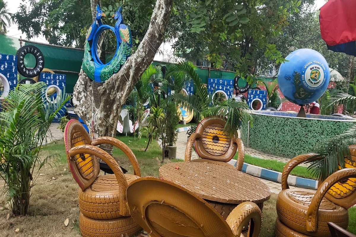 •আগামী সপ্তাহে এই পার্ক চালু করে দেওয়ার সম্ভাবনা রয়েছে। ডিপোর কর্মীরা জানাচ্ছেন, সবাই এই পার্ক বানানোর কাজে হাত লাগিয়েছে। যে যখনই সময় পেয়েছে। •আগামী সপ্তাহে এই পার্ক চালু করে দেওয়ার সম্ভাবনা রয়েছে। ডিপোর কর্মীরা জানাচ্ছেন, সবাই এই পার্ক বানানোর কাজে হাত লাগিয়েছে। যে যখনই সময় পেয়েছে।
