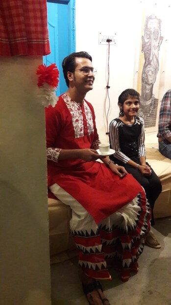  • খুবই সাধারণ ভাবে বিয়ের অনুষ্ঠান হয়েছে তাঁদের৷ 
