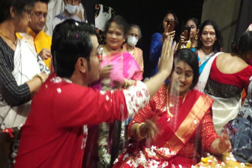 •মধুরিমা পুরোদস্তুর থিয়েটার অভিনেত্রী। মূকাভিনয় নিয়ে তাঁর পড়াশোনা।
