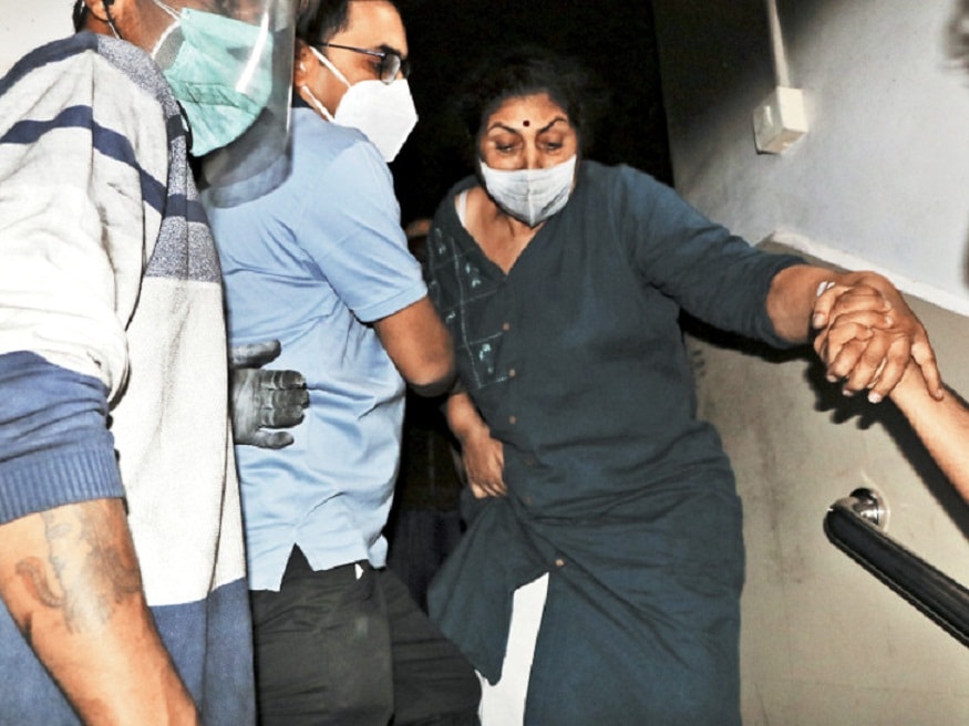 ৫ জনের মৃত্যুর সঙ্গে সঙ্গে এই আগুনে বেশ কয়েক জন রোগী জখম হয়েছেন। অন্য একটি হাসপাতালে তাঁদের ভর্তি করা হয়। ৫ জনের মৃত্যুর সঙ্গে সঙ্গে এই আগুনে বেশ কয়েক জন রোগী জখম হয়েছেন। অন্য একটি হাসপাতালে তাঁদের ভর্তি করা হয়।