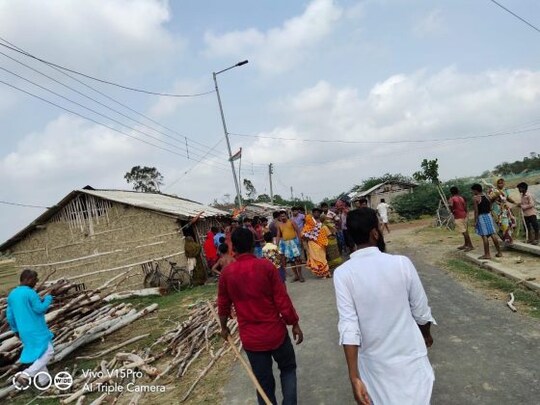 সকাল থেকেই উত্তপ্ত খেজুরি৷