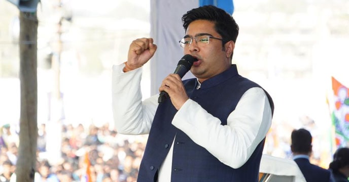২৯ নভেম্বর বজবজের মুচিশা হাইস্কুল মাঠে সভা করবেন যুব তৃণমূল সভাপতি ৷ নিজের নির্বাচনী ক্ষেত্রের ৭টি বিধানসভা নিয়ে অভিষেকের প্রথম সভাতৃণমূলের শক্ত ঘাঁটি, দক্ষিণ ২৪ পরগনায় ৩১টি বিধানসভা রয়েছে ৷ সেখানে তাই বাড়তি গুরুত্ব দিয়ে সভাবিজেপির নেতিবাচক প্রচার রুখতে উন্নয়নকেই এজেন্ডা করছে তৃণমূল ৷ নিউ নর্মালে দূরত্ব বিধি মেনে সভা করবে তৃণমূল ২৯ নভেম্বর বজবজের মুচিশা হাইস্কুল মাঠে সভা করবেন যুব তৃণমূল সভাপতি ৷ নিজের নির্বাচনী ক্ষেত্রের ৭টি বিধানসভা নিয়ে অভিষেকের প্রথম সভাতৃণমূলের শক্ত ঘাঁটি, দক্ষিণ ২৪ পরগনায় ৩১টি বিধানসভা রয়েছে ৷ সেখানে তাই বাড়তি গুরুত্ব দিয়ে সভাবিজেপির নেতিবাচক প্রচার রুখতে উন্নয়নকেই এজেন্ডা করছে তৃণমূল ৷ নিউ নর্মালে দূরত্ব বিধি মেনে সভা করবে তৃণমূল