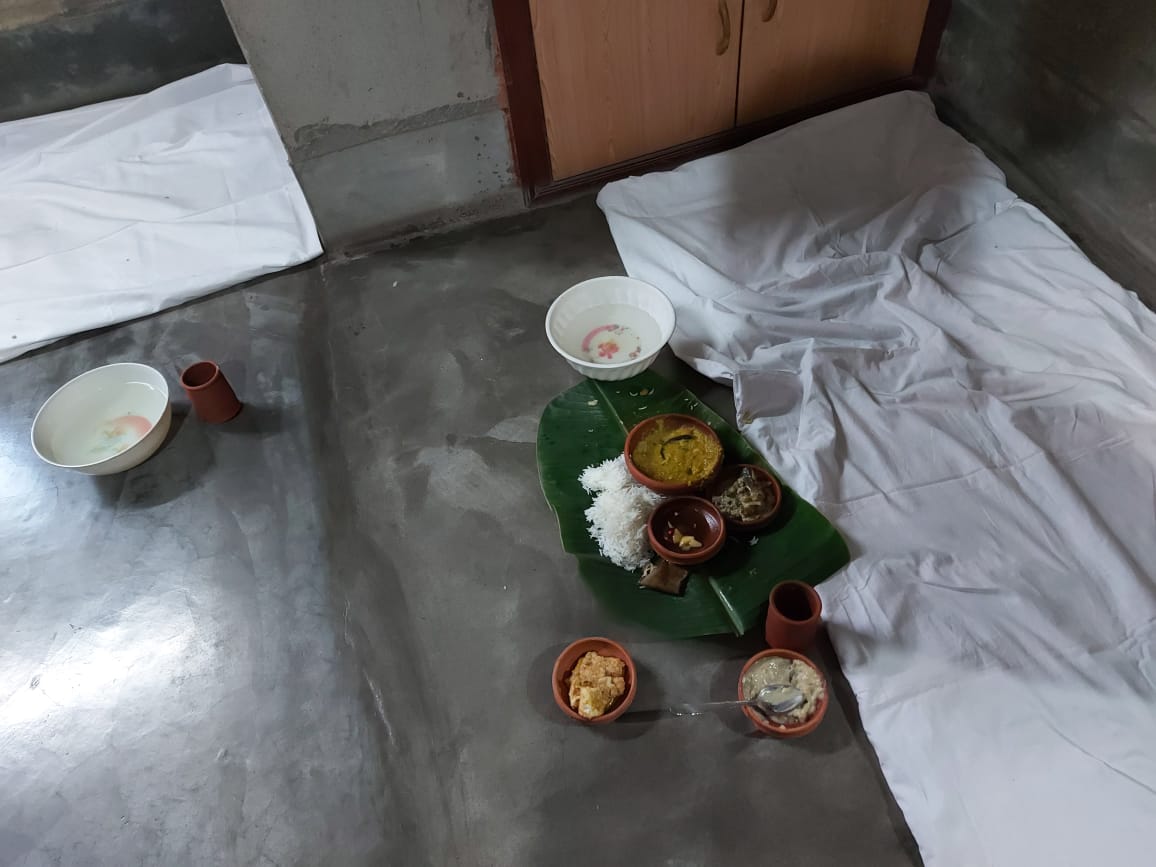 ভাত,রুটি, ছোলার ডাল, মুগ ডাল, পনির, শুক্তো, চাটনি, পায়েস ছিল আজকের মধ্যাহ্নভোজের খাবারের তালিকাতে।স্টোরি: সোমরাজ বন্দ্যোপাধ্যায় ভাত,রুটি, ছোলার ডাল, মুগ ডাল, পনির, শুক্তো, চাটনি, পায়েস ছিল আজকের মধ্যাহ্নভোজের খাবারের তালিকাতে।স্টোরি: সোমরাজ বন্দ্যোপাধ্যায়