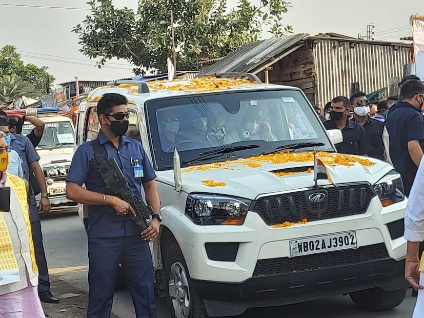 স্বরাষ্ট্রমন্ত্রীর সঙ্গে ছিলেন কৈলাশ বিজয়বর্গীয়, দিলীপ ঘোষ, রাহুল সিনহা, মুকুল রায় ও সব্যসাচী দত্ত। স্টোরি: সোমরাজ বন্দোপাধ্য়ায়