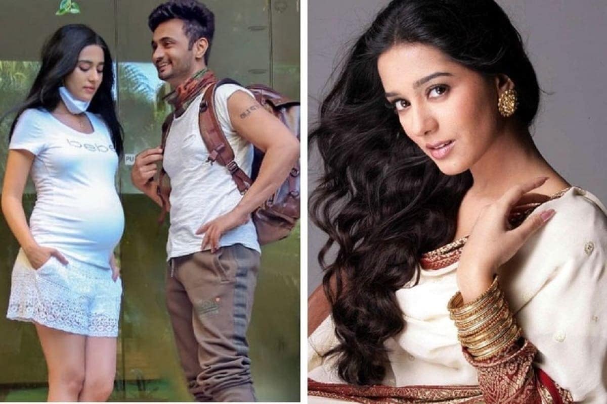 ২০১৬ সালে জে আনমোলকে বিয়ে করেন অমৃতা । বলিউড থেকেও কার্যত বিদায় নেন ‘বিবাহ’-র নায়িকা অমৃতা । শেষ বার অবশ্য ২০১৯-এ ‘ঠাকরে’ ছবিতে পর্দায় একটি ছোট রোলে দেখা গিয়েছিল অমৃতাকে । ছবি: সংগৃহীত । ২০১৬ সালে জে আনমোলকে বিয়ে করেন অমৃতা । বলিউড থেকেও কার্যত বিদায় নেন ‘বিবাহ’-র নায়িকা অমৃতা । শেষ বার অবশ্য ২০১৯-এ ‘ঠাকরে’ ছবিতে পর্দায় একটি ছোট রোলে দেখা গিয়েছিল অমৃতাকে । ছবি: সংগৃহীত ।