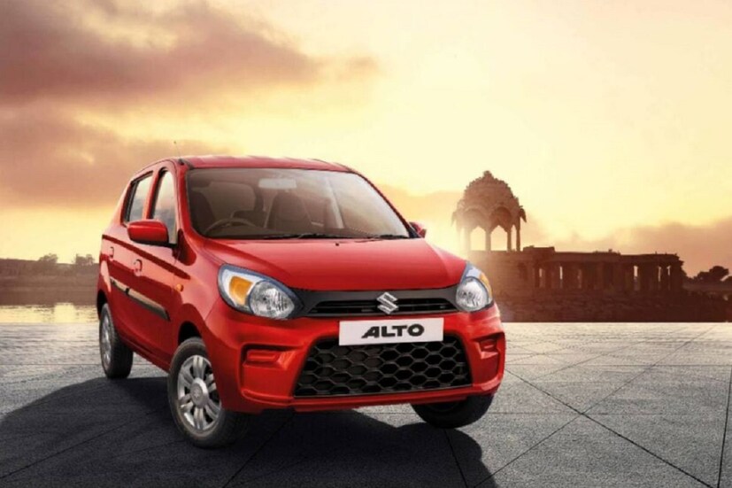 ভারতের সবচেয়ে গাড়ি প্রস্তুতকারক সংস্থা Maruti Suzuki Alto (দাম শুরু ২.৯৪ লক্ষ টাকা) ৷ এই হ্যাচব্যাক গাড়ি Alto 800 লম্বা সময় ধরে পাওয়া যায়৷ এই গাড়ি পেট্রোল ছাড়াও CNG চালিত ইঞ্জিনেও পাওয়া যায়৷ কোম্পানি এই গাড়িতে ৭৯৬ সিসি ক্ষমতা সম্পন্ন৷যা 40.3bhp পাওয়ার আর 60Nm টার্ক জেনারেট করেছে৷ এই গাড়ি পাঁচ ধরণে পাওয়া যায়৷ পাঁচ সিটের এই গাড়িতে ৬০ লিটারের ক্ষমতাসম্পন্ন জ্বালানি ট্যাঙ্ক আছে৷ Photo- File 