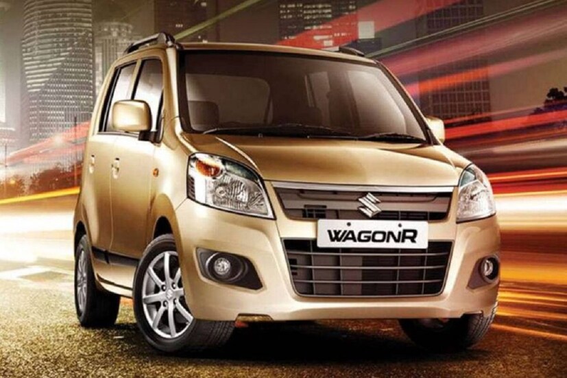Maruti Suzuki WagonR (দাম ৪.৪৫ লক্ষ টাকা) -পাঁচ লক্ষ টাকার কমে মারুতির এই গাড়িও দারুণ পপুলার৷ এর ইঞ্জিন ১ লিটার পেট্রোল ও ১.২ লিটার পেট্রোল ইঞ্জিনে পাওয়া যাচ্ছে৷ দুটি ইঞ্জিনের সঙ্গেই ম্যানুয়াল আর এএমটি গিয়ারবক্স অপশনে পাওয়া যায়৷ ১.০ লিটার ইঞ্জিনের মাইলেজ ২১.৭০ কিলোমিটার আর ১.২ লিটার ইঞ্জিনের মাইলেজ ২০.৫২ কিলোমিটার প্রতি লিটার৷ এতে অ্যান্ডয়েড্র অটো এপেল কারপ্লে -র সঙ্গে ৭ ইঞ্চির টাচস্ক্রিন ইনফোসিস্টেম পাওয়া যাচ্ছে৷ এই গাড়িতে এয়ারব্যাগ, এবিএস, ইবিডি, রিয়ার পার্কিং সেন্সর, সিট বেল্ট রিমাইন্ডার , সেন্ট্রাল লকিংয়ের মতো সুবিধা থাকছে৷ Photo- File 