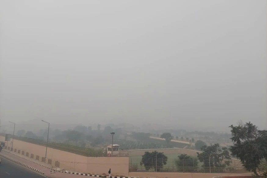 জানা গিয়েছে যে রাত ১টা থেকে সকাল ৬টা পর্যন্ত সবথেকে বেশি দূষণ দেখা যাচ্ছে দিল্লিতে। প্রতি বছর এই সময় দিল্লির লাগোয়া রাজ্যগুলিতে ফসলের গোড়া পোড়ানোর চলে, আর এর ফলে দিল্লির বাতাসে এই কণা বেড়ে যায়। তার মধ্যে বাজি পোড়ানোর ফলে দূষণ আরও বেড়েছে। জানা গিয়েছে যে রাত ১টা থেকে সকাল ৬টা পর্যন্ত সবথেকে বেশি দূষণ দেখা যাচ্ছে দিল্লিতে। প্রতি বছর এই সময় দিল্লির লাগোয়া রাজ্যগুলিতে ফসলের গোড়া পোড়ানোর চলে, আর এর ফলে দিল্লির বাতাসে এই কণা বেড়ে যায়। তার মধ্যে বাজি পোড়ানোর ফলে দূষণ আরও বেড়েছে।