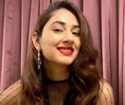 প্যার কা দর্দ থেকেই জনপ্রিয়তায় চলে আসেন দিশা ৷ তারপর এই ধারাবাহিক শেষ হতেই তিন বছর ব্রেক নিয়ে ফের ফিরে আসে উহ আপনা সা ধারাবাহিকে৷ প্যার কা দর্দ থেকেই জনপ্রিয়তায় চলে আসেন দিশা ৷ তারপর এই ধারাবাহিক শেষ হতেই তিন বছর ব্রেক নিয়ে ফের ফিরে আসে উহ আপনা সা ধারাবাহিকে৷
