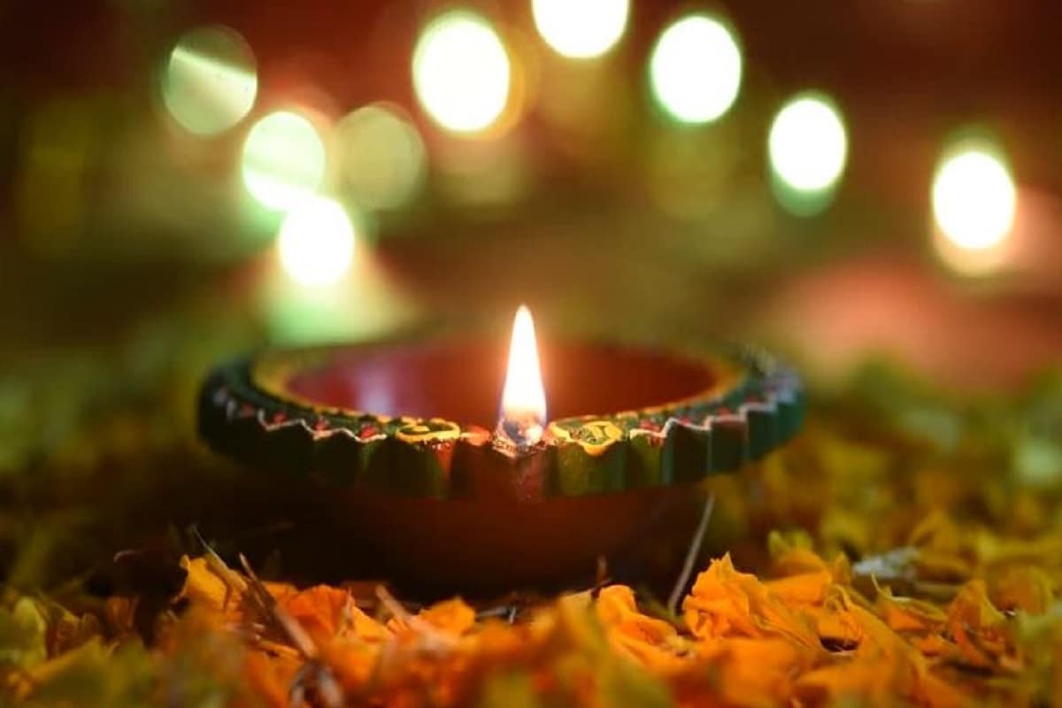 হিন্দুধর্ম অনুযায়ী প্রতিটি বারই খুব গুরুত্বপূর্ণ ৷ প্রতিটি বারেরই বিশেষ বিশেষ গুরুত্ব রয়েছে ৷ তবে রবিবারটি নিয়ে কিন্তু আমরা অতোটা চিন্তা-ভাবনা করি না ৷ ছুটির দিন হওয়ায়, চুটিয়ে মজা করেই কাটিয়ে দেন অধিকাংশ মানুষ ৷ হিন্দুধর্ম অনুযায়ী প্রতিটি বারই খুব গুরুত্বপূর্ণ ৷ প্রতিটি বারেরই বিশেষ বিশেষ গুরুত্ব রয়েছে ৷ তবে রবিবারটি নিয়ে কিন্তু আমরা অতোটা চিন্তা-ভাবনা করি না ৷ ছুটির দিন হওয়ায়, চুটিয়ে মজা করেই কাটিয়ে দেন অধিকাংশ মানুষ ৷