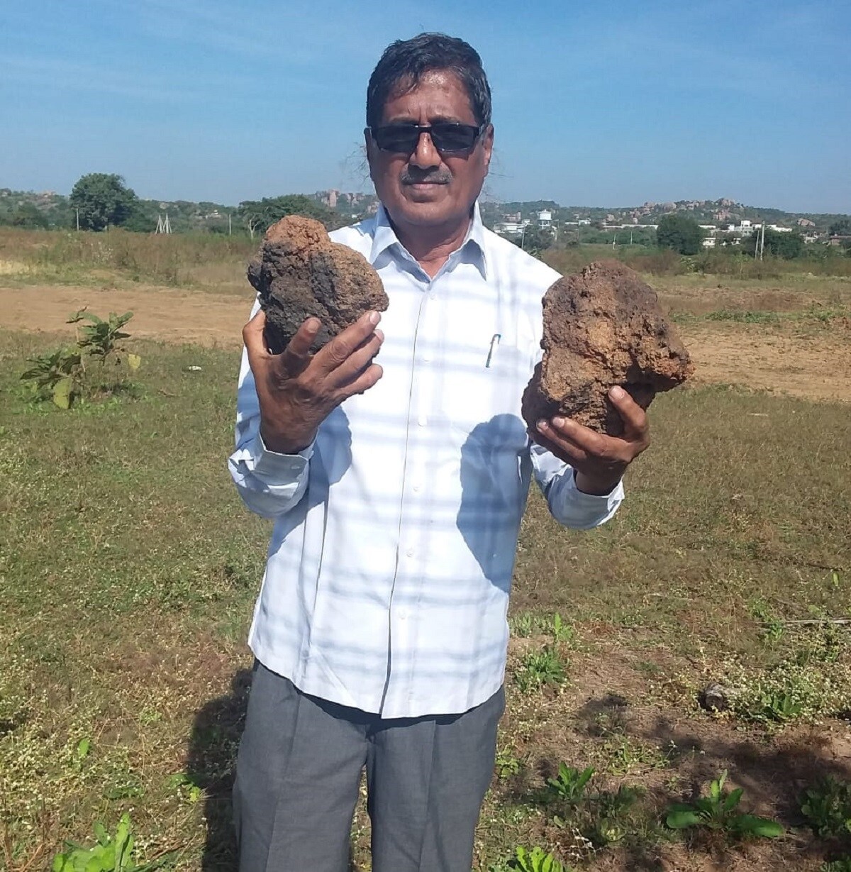 নাগাসানপল্লী গ্রামের বৌদ্ধ সম্রাটের এই শিলালিপি সকলকে চমক দিয়েছে। এই সময়ের আরও কিছু খোঁজ চলছে। টেরাকোটার কাজ ও নির্দশনও পাওয়া গিয়েছে এই মঞ্জিরা নদীর ধারের গুহা থেকে। নাগাসানপল্লী গ্রামের বৌদ্ধ সম্রাটের এই শিলালিপি সকলকে চমক দিয়েছে। এই সময়ের আরও কিছু খোঁজ চলছে। টেরাকোটার কাজ ও নির্দশনও পাওয়া গিয়েছে এই মঞ্জিরা নদীর ধারের গুহা থেকে।
