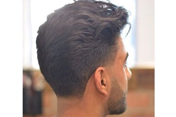 ২৫ বছর ধরে নিজের চুল নিজে হাতেই কাটছেন জনপ্রিয় অভিনেতা!এতদিনে করলেন তথ্য ফাঁস..