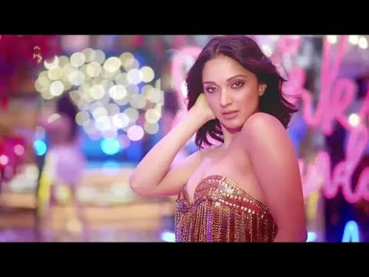 কিয়ারার একটি বক্তব্য ভাইরাল হয়েছে সোশ্যাল মিডিয়ায়। সম্প্রতি টুইঙ্কল খান্নার অনলাইন শোতে দেখা যায় কিয়ারাকে। কিয়ারার একটি বক্তব্য ভাইরাল হয়েছে সোশ্যাল মিডিয়ায়। সম্প্রতি টুইঙ্কল খান্নার অনলাইন শোতে দেখা যায় কিয়ারাকে।
