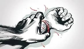 • পুলিশ জানিয়েছে, ওই যুবকের সঙ্গে তার মায়ের ঘনিষ্ঠ শারীরিক সম্পর্ক ছিল । শিভাপ্পার বাবা মারা যান গত বছর । এরপর থেকেই বিধবা মায়ের সঙ্গে যৌন সম্পর্ক তৈরি হয় তার । প্রতীকী চিত্র । • পুলিশ জানিয়েছে, ওই যুবকের সঙ্গে তার মায়ের ঘনিষ্ঠ শারীরিক সম্পর্ক ছিল । শিভাপ্পার বাবা মারা যান গত বছর । এরপর থেকেই বিধবা মায়ের সঙ্গে যৌন সম্পর্ক তৈরি হয় তার । প্রতীকী চিত্র ।