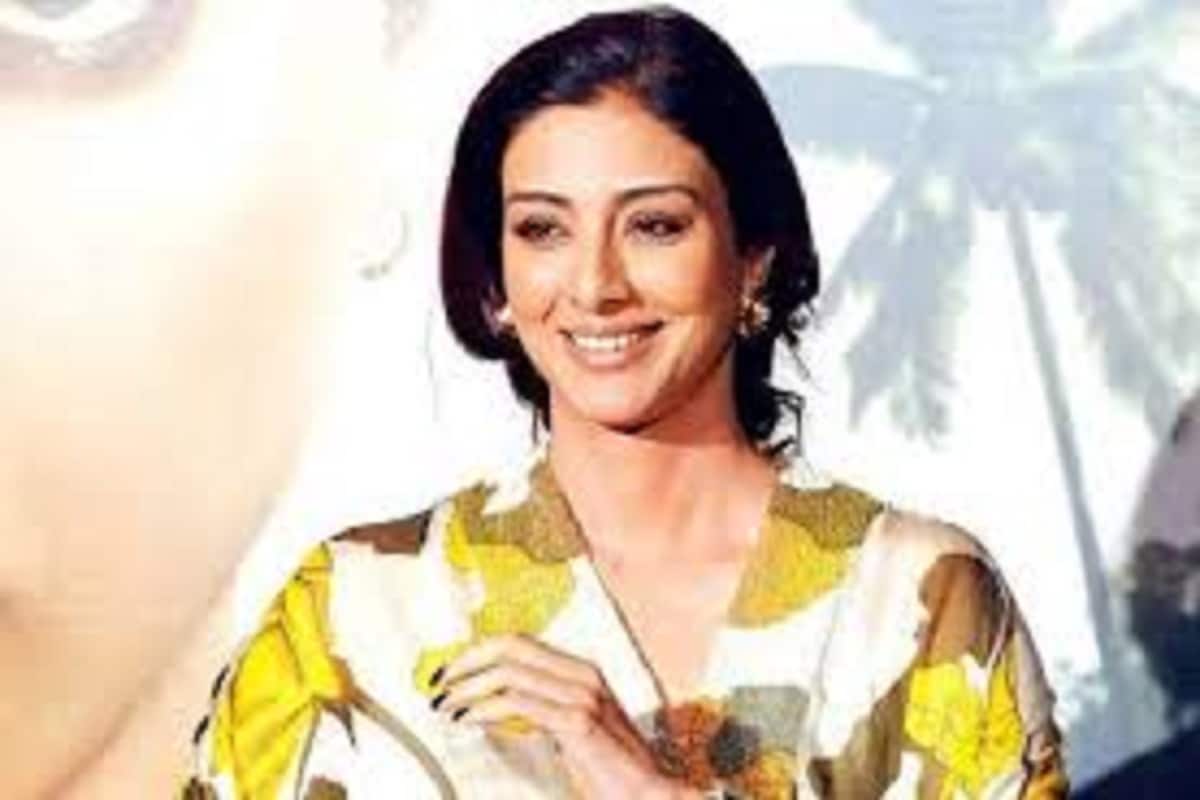 একটি ইংরেজি সংবাদপত্রের সাক্ষাৎকারে টাবু আগে জানিয়েছিলেন অজয় তাঁর অত্যন্ত ভাল বন্ধু একে অপরকে প্রায় ২৫ বছর ধরে জানেন ৷ তাঁর আত্মীয়ের প্রতিবেশী ও অন্তরঙ্গের বন্ধু ছিলেন ৷ তারপর থেকেই তাঁর সঙ্গে অজয়ের বন্ধুত্ব হয়েছিল ৷ একই সঙ্গে তাঁরা বড়ও হয়েছিলেন ৷ একটি ইংরেজি সংবাদপত্রের সাক্ষাৎকারে টাবু আগে জানিয়েছিলেন অজয় তাঁর অত্যন্ত ভাল বন্ধু একে অপরকে প্রায় ২৫ বছর ধরে জানেন ৷ তাঁর আত্মীয়ের প্রতিবেশী ও অন্তরঙ্গের বন্ধু ছিলেন ৷ তারপর থেকেই তাঁর সঙ্গে অজয়ের বন্ধুত্ব হয়েছিল ৷ একই সঙ্গে তাঁরা বড়ও হয়েছিলেন ৷