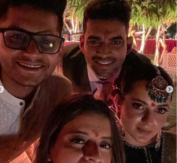 সোশ্যাল মিডিয়াতেও কঙ্গনাকে নিয়ে সবসময়ই কিছু না কিছু হয়েই চলছে ৷ আর ট্রোল ব্যাপারটা তো কঙ্গনা একেবারে অভ্যাস বানিয়ে ফেলেছে ৷ সোশ্যাল মিডিয়াতেও কঙ্গনাকে নিয়ে সবসময়ই কিছু না কিছু হয়েই চলছে ৷ আর ট্রোল ব্যাপারটা তো কঙ্গনা একেবারে অভ্যাস বানিয়ে ফেলেছে ৷